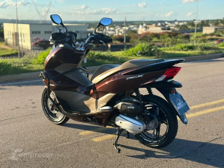 PCX 150 DLX