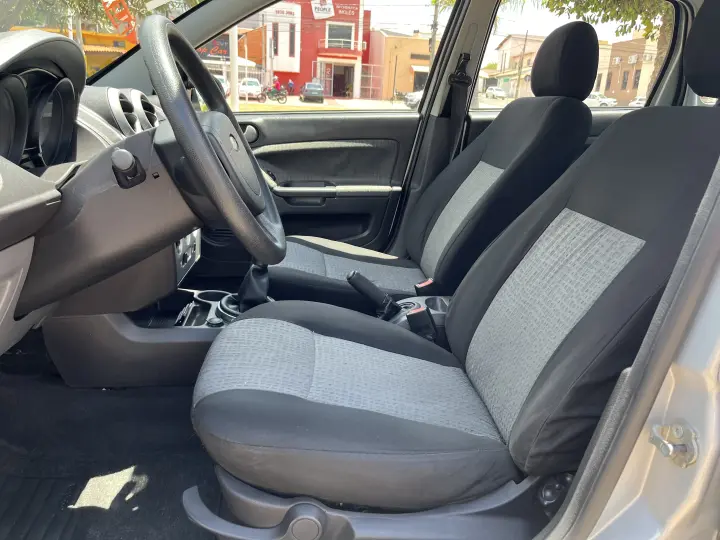 FIESTA 1.6 MPI Class Sedan 8V