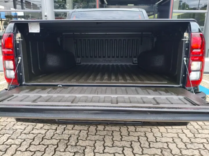 TRITON 2.4 Biturbo CD Hpe-s 4X4