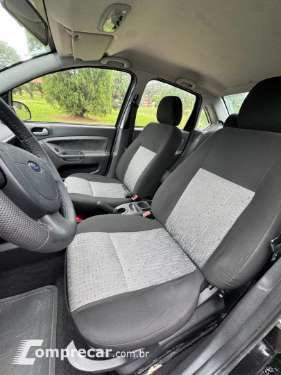 FIESTA 1.6 Rocam SE Sedan 8V