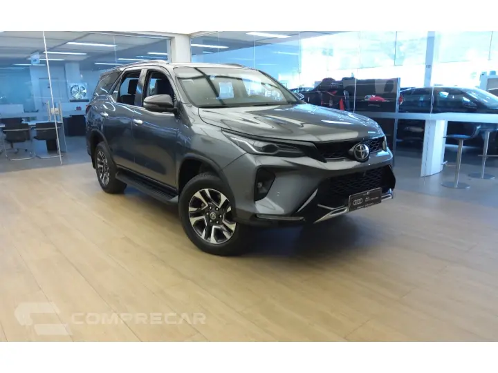 HILUX SW4 2.8 D-4D TURBO DIESEL SRX PLATINUM 7L 4X4 AUTOMÁTI