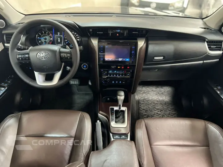 Hilux SW4 2.8 16V 4P SRX 4X4 7 LUGARES TURBO DIESEL AUTOMÁTI