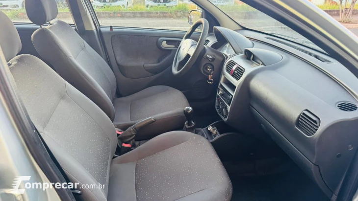CORSA 1.4 MPFI Premium Sedan 8V