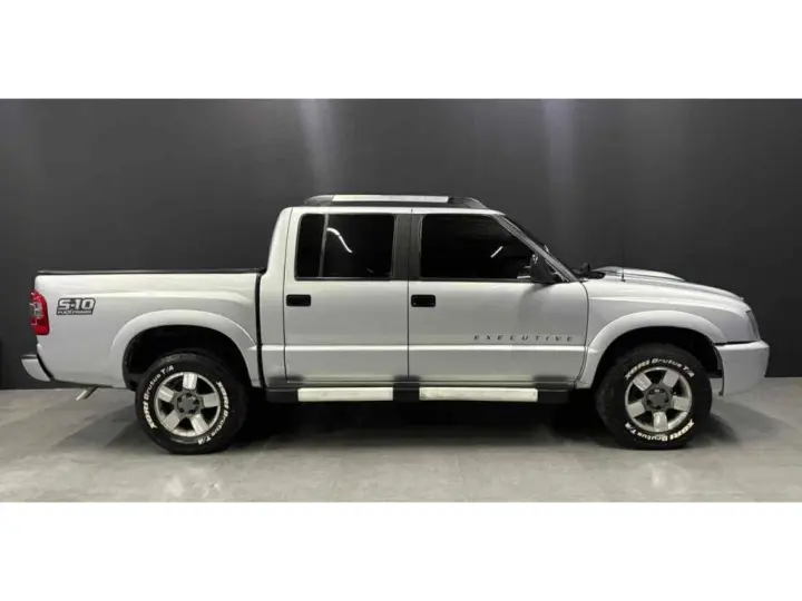 S10 2.4 MPFI EXECUTIVE 4X2 CD 8V FLEX 4P MANUAL