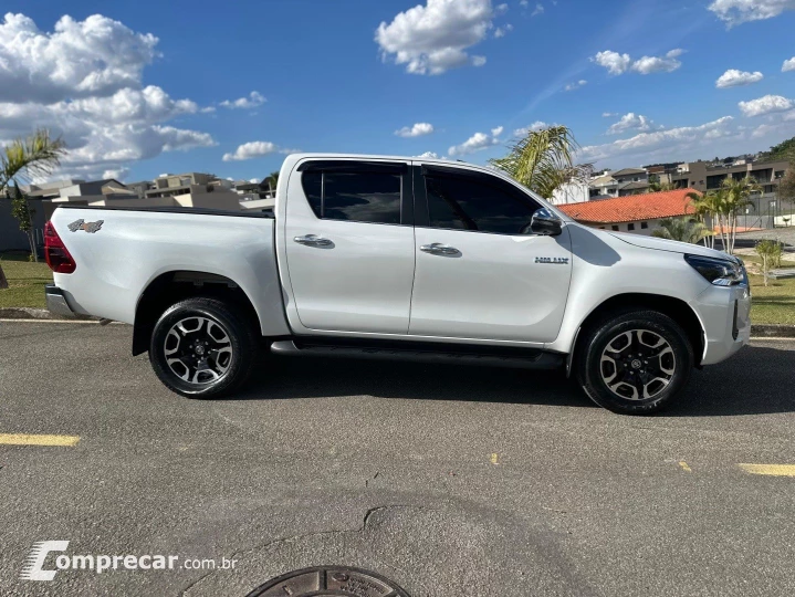 HILUX 2.8 D-4D TURBO DIESEL CD SRX 4X4 AUTOMÁTICO