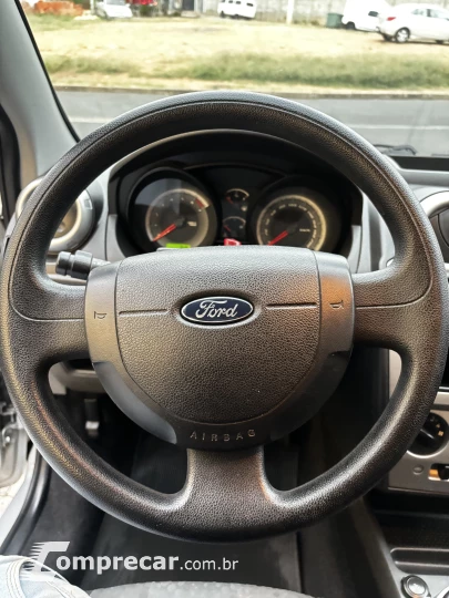 FIESTA 1.6 MPI Class Hatch 8V