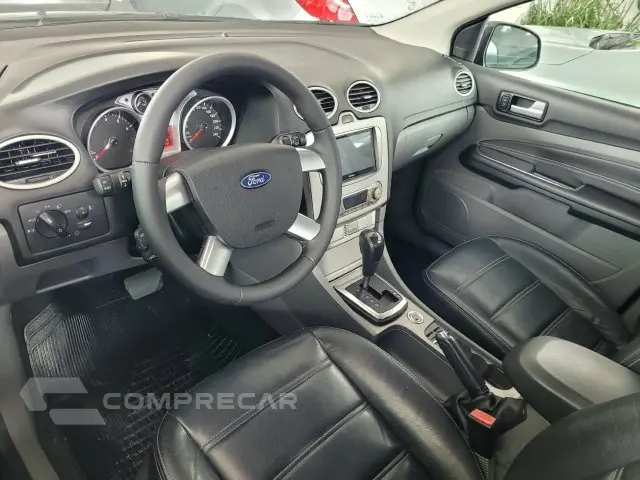FOCUS HATCH - 2.0 GLX 16V 4P AUTOMÁTICO