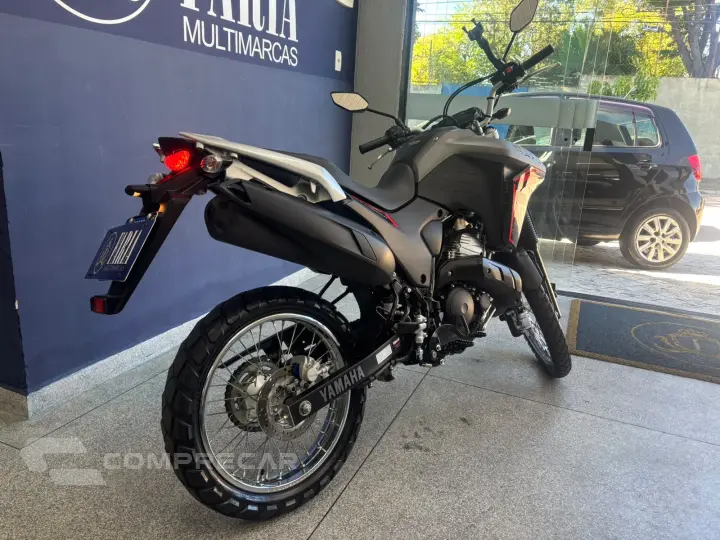 XTZ 250 LANDER CONNECTED