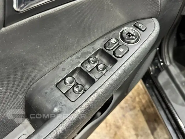 I30 - 2.0 MPFI GLS 16V 4P MANUAL