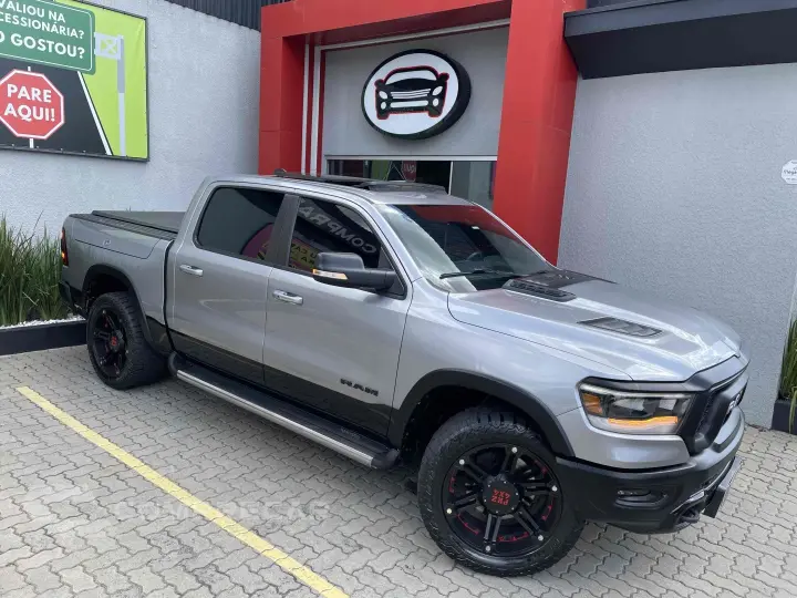 1500 5.7 V8 GASOLINA REBEL CD 4X4 AUTOMÁTICO