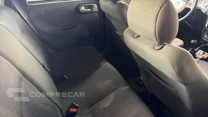 CORSA 1.4 MPFI Premium Sedan 8V