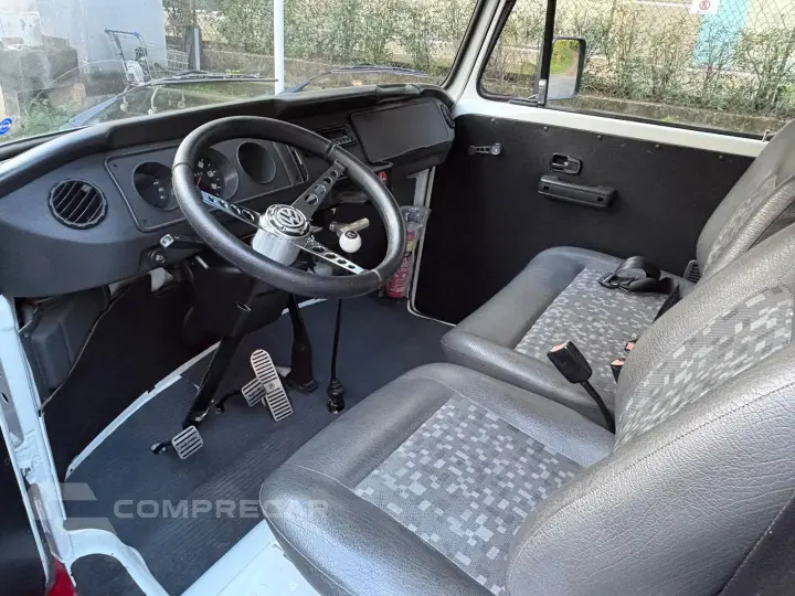 KOMBI 1.6 MI STD Lotação 8V