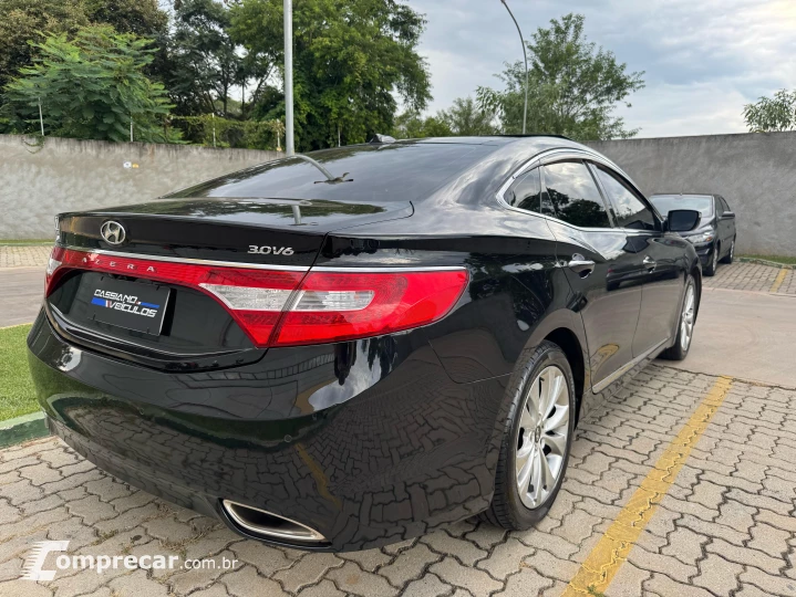 AZERA 3.3 MPFI GLS Sedan V6 24V