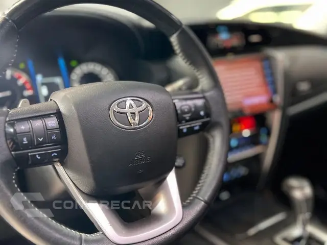 HILUX SW4 - 2.8 D-4D TURBO SRX 7L 4X4 AUTOMÁTICO