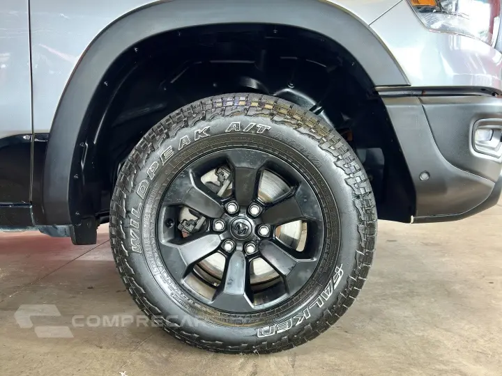 1500 5.7 V8 GASOLINA REBEL CD 4X4 AUTOMÁTICO