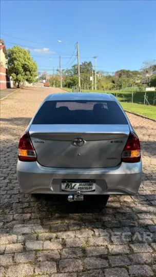 ETIOS 1.5 PLATINUM SEDAN 16V FLEX 4P AUTOMÁTICO