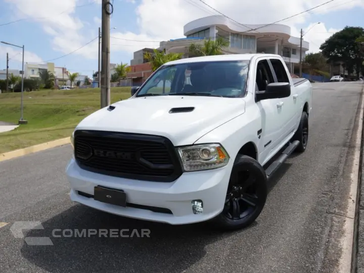 CLASSIC 5.7 V8 GASOLINA LARAMIE NIGHT EDITION CD 4X4 AUTOMÁT