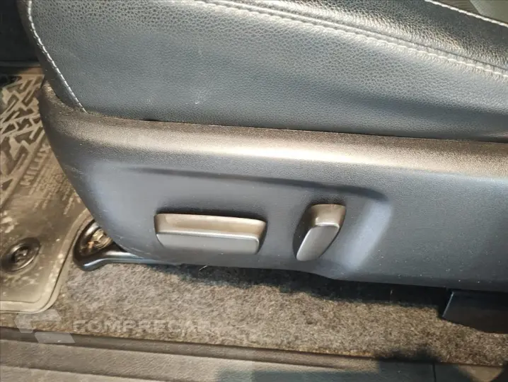 HILUX 2.8 D-4D TURBO DIESEL CD SRX 4X4 AUTOMÁTICO