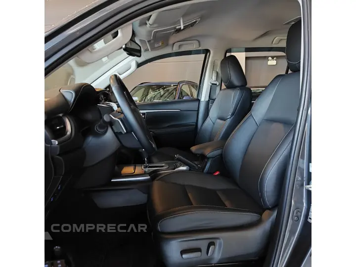 HILUX SW4 2.8 D-4D TURBO DIESEL SRX PLATINUM 7L 4X4 AUTOMÁTI