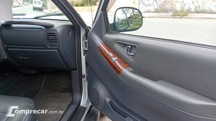 S10 2.4 MPFI Executive 4X2 CD 8V