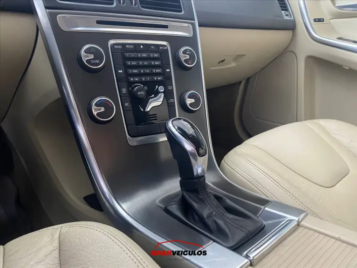 XC60 2.0 T5 DYNAMIC FWD TURBO GASOLINA 4P AUTOMÁT