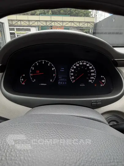 AZERA 3.3 MPFI GLS Sedan V6 24V