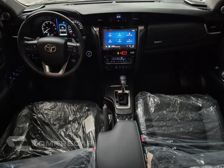 HILUX SW4 2.8 D-4D TURBO DIESEL SRX PLATINUM 7L 4X4 AUTOMÁTI