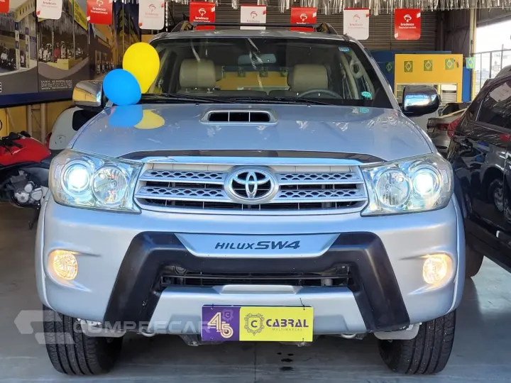 Hilux SW4 SRV D4-D 4x4 3.0 TDI Dies. Aut
