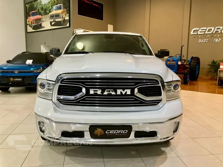 1500 5.7 V8 CLASSIC LARAMIE CABINE DUPLA 4X4 AUTOMÁTICO