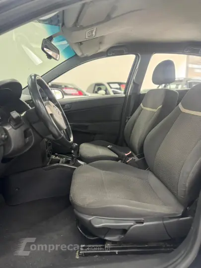 VECTRA 2.0 MPFI Expression 8V