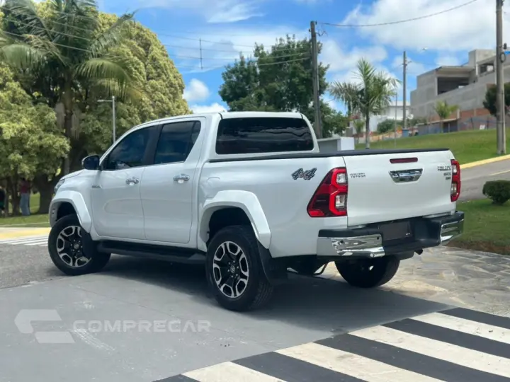 HILUX 2.8 D-4D TURBO DIESEL CD SRX PLUS 4X4 AUTOMÁTICO
