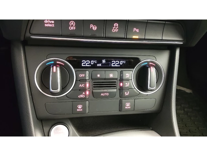 Q3 1.4 TFSI FLEX PRESTIGE PLUS S TRONIC