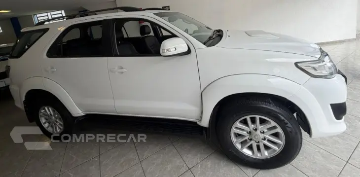 Hilux SW4 SRV D4-D 4x4 3.0 TDI Dies. Aut