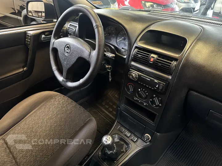 ASTRA 2.0 MPFI Advantage Sedan 8V