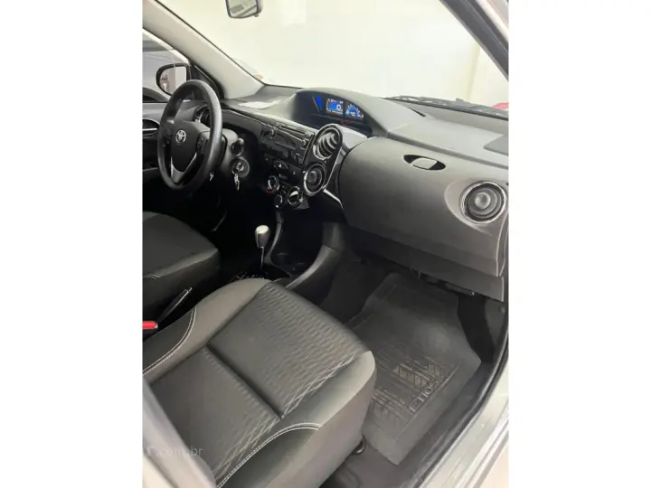 ETIOS 1.5 X PLUS 16V FLEX 4P AUTOMÁTICO