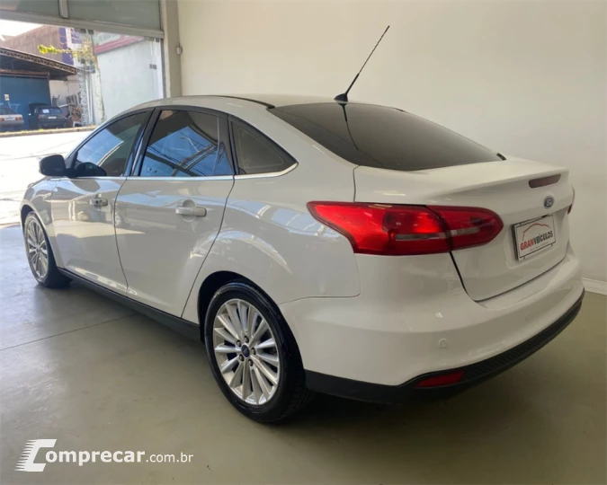 FOCUS 2.0 TITANIUM SEDAN 16V FLEX 4P POWERSHIFT
