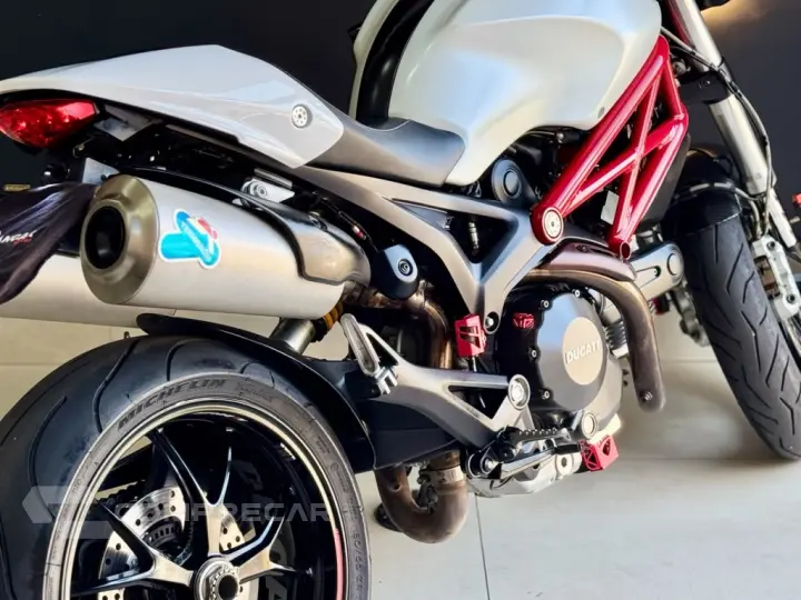 MONSTER 796