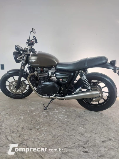 TRIUMPH STREET TWIN