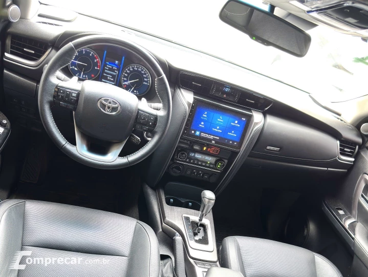 HILUX SW4 2.8 D-4D TURBO DIESEL SRX PLATINUM 7L 4X4 AUTOMÁTI