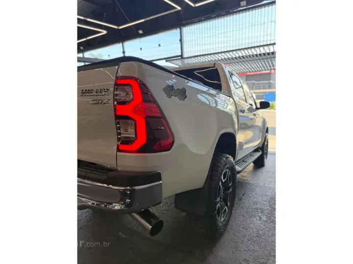 HILUX 2.8 D-4D TURBO DIESEL CD SRX 4X4 AUTOMÁTICO