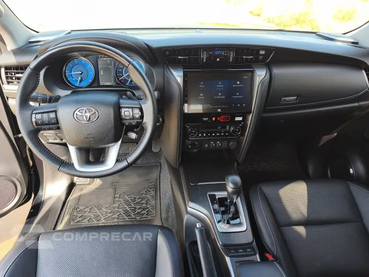 HILUX SW4 2.8 D-4D TURBO DIESEL SRX 4X4 AUTOMÁTICO