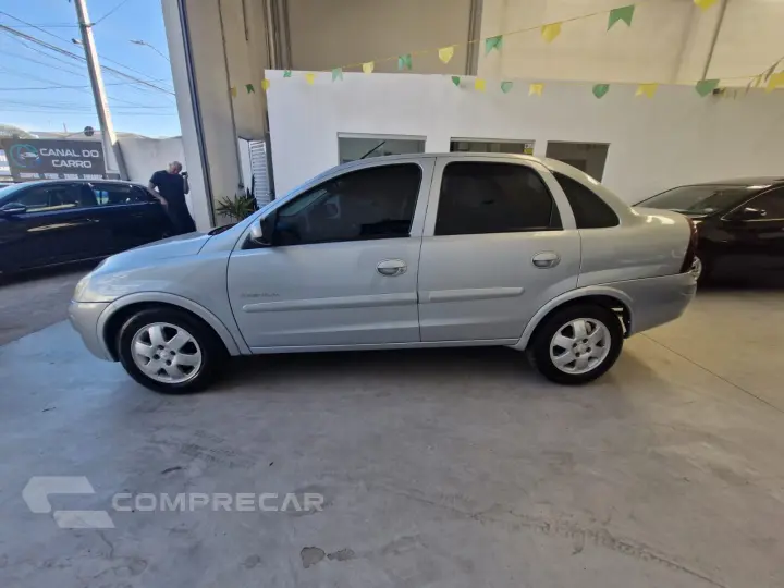 CORSA 1.4 MPFI Premium Sedan 8V
