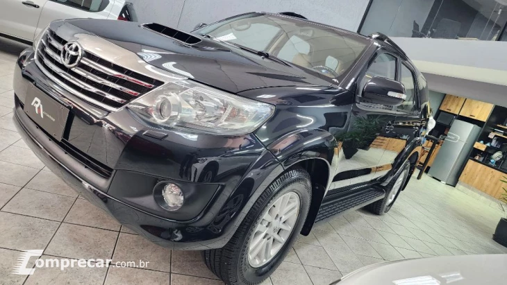 Hilux SW4 SRV D4-D 4x4 3.0 TDI Dies. Aut
