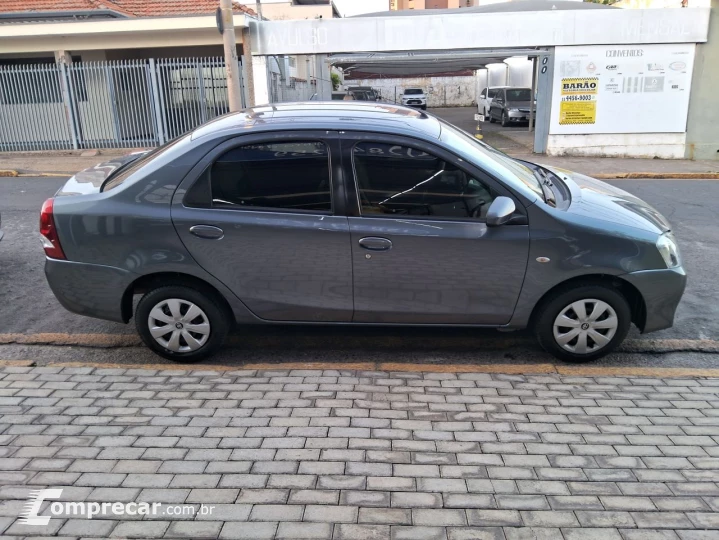 Etios Sedan 1.5 16V 4P FLEX XS