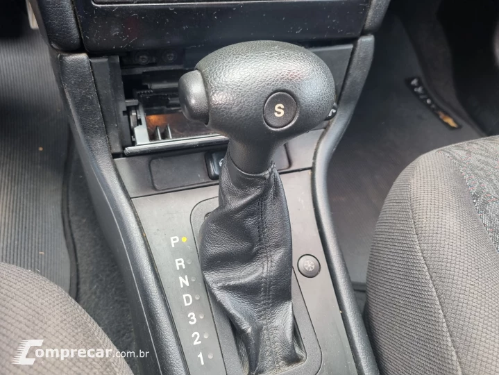 ASTRA 2.0 MPFI Advantage Sedan 8V