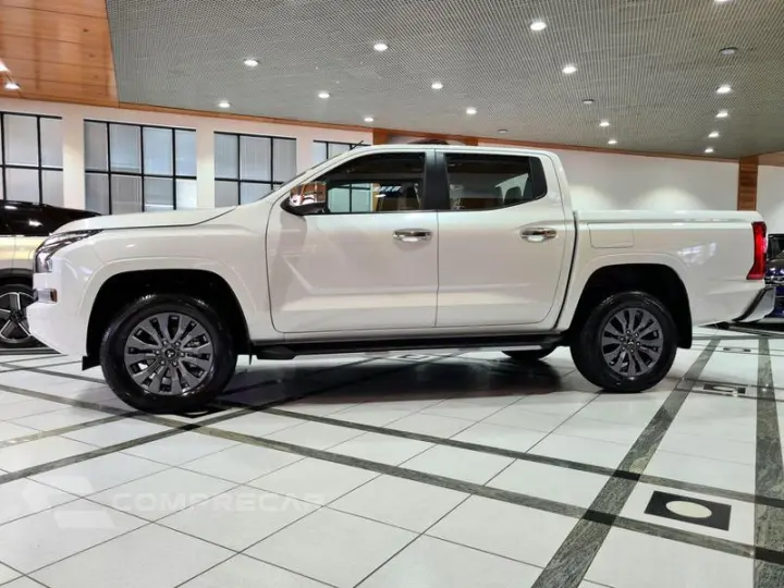 TRITON HPE-S 2.4 CD 4x4 TB DIESEL AUT.