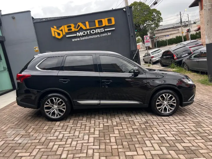 OUTLANDER 2.2 165cv Diesel Aut.