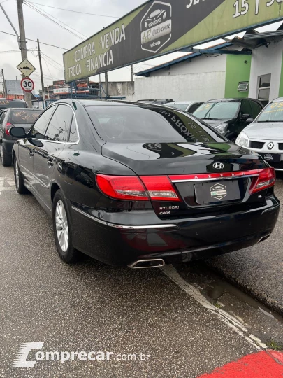 AZERA 3.3 MPFI GLS Sedan V6 24V