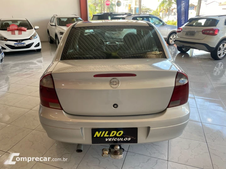 CORSA 1.8 MPFI Maxx Sedan 8V