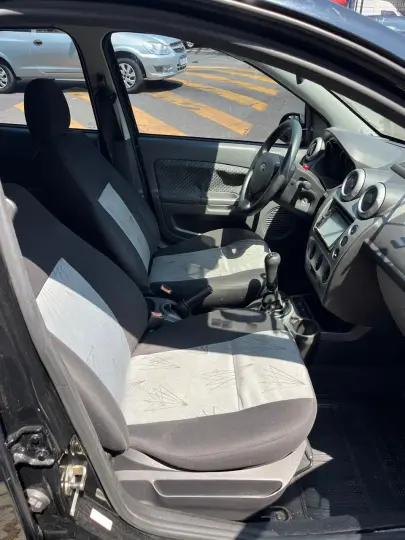 FIESTA 1.6 MPI Class Hatch 8V